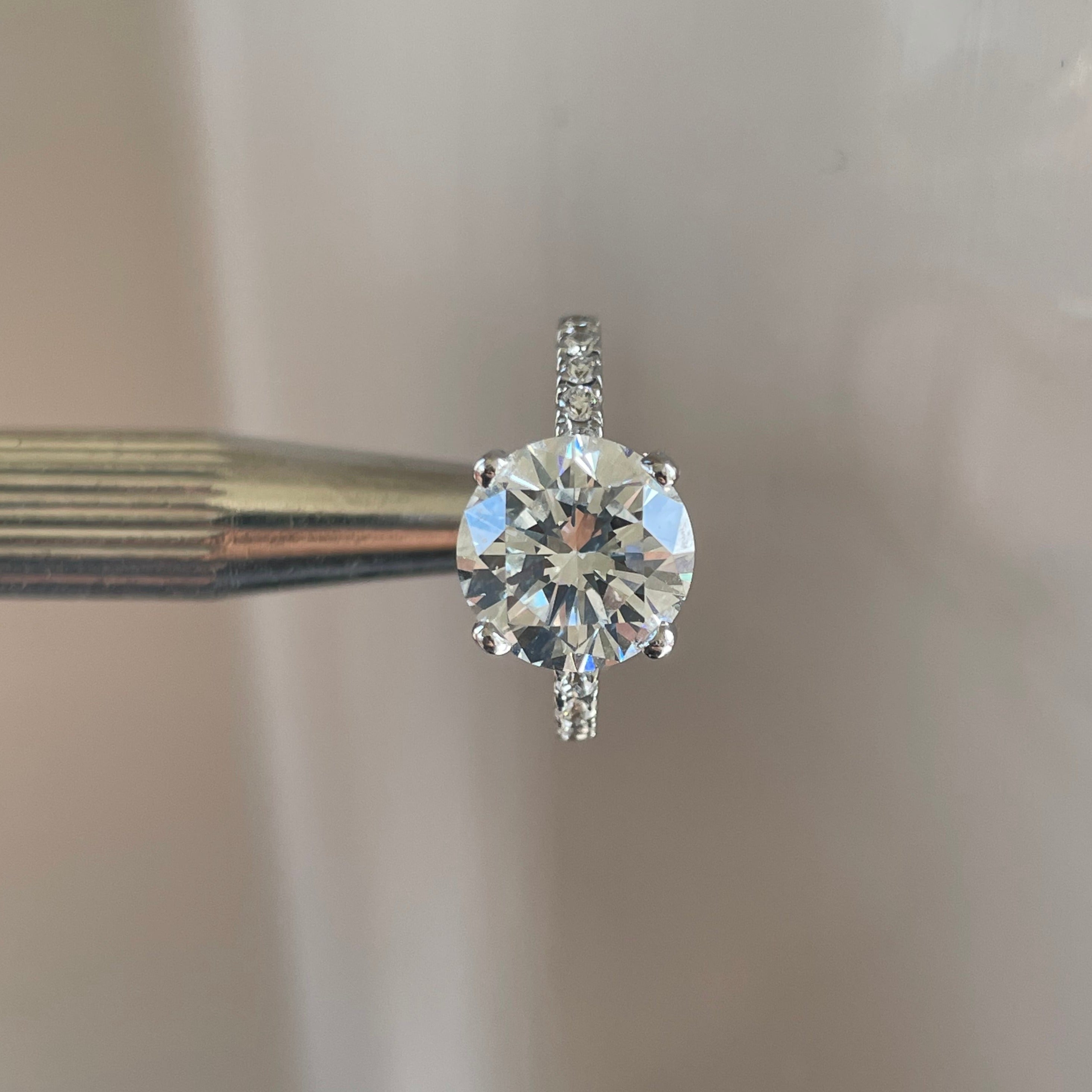 Diamond Engagement Ring 3 Carat Round Brilliant Diamond 